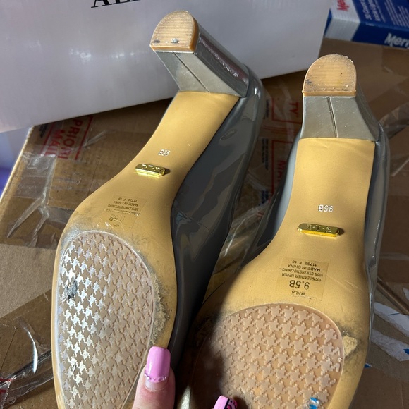 Alfanu  taupe heels like new with no box - Picture 3 of 4